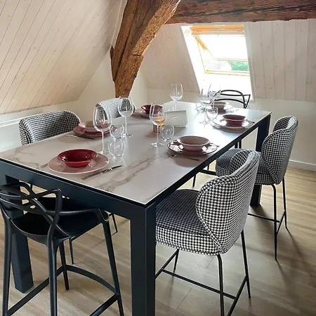 Spacious Apartment In The Heart Of The City Center Lons-le-Saunier Exterior photo