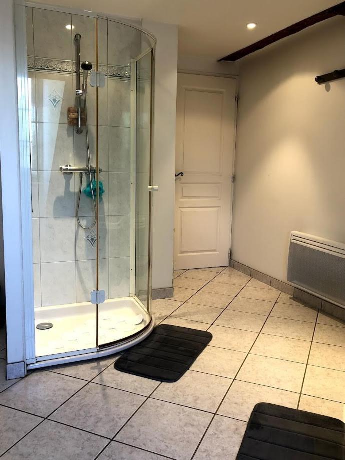 Spacious In The Heart Of The Center Apartment *